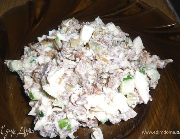 Грибы обжарить с луком, добавив щепотку мускатного ореха и ,остудив, добавить в салат.Туда же горчицу, специи, соль по вкусу.И все заправить йогуртом.
Приятного аппетита!