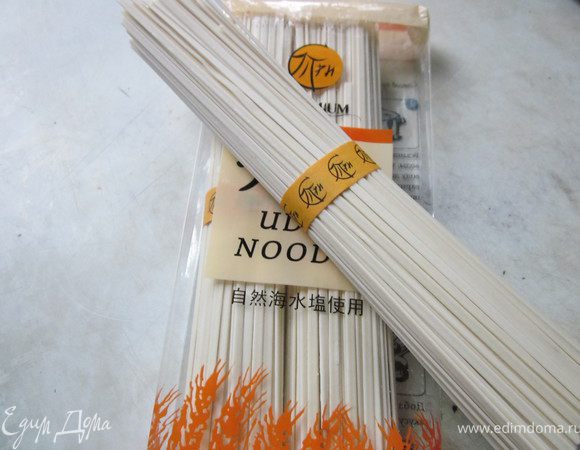 Добавляем лапшу Удон и готовим 5 минут. Все, очень вкусный и диетический мисо-суп готов. Перед подачей посыпать зеленым луком. Приятного аппетита!