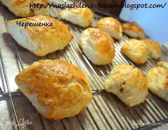 Выпекать в заранее разогретой до 200 градусов духовке 20 минут до золотистого цвета… Охладить, снять с пергамента...