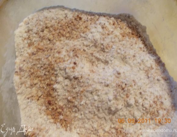 смешиваем муку, разрыхлитель и миндаль
