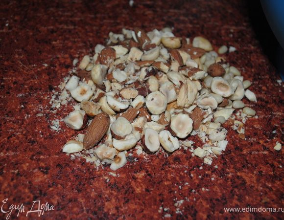 Орехи немного потолочь