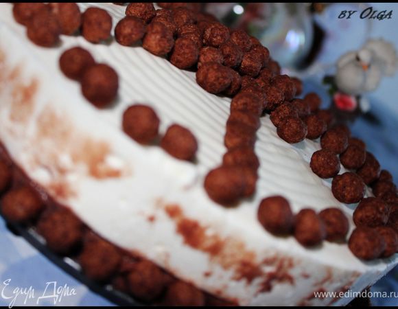 При желании нижний слой тоже можно украсить шариками. Он мягкий, поэтому шарики очень хорошо держаться)