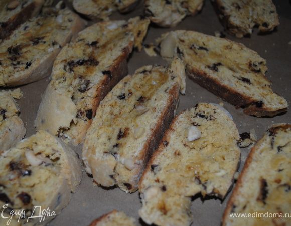 Дать остыть немного, а потом нарезать наискосок и ояпть выложить на противень, и поставить опять в духовку на 3 - 4 минуты.