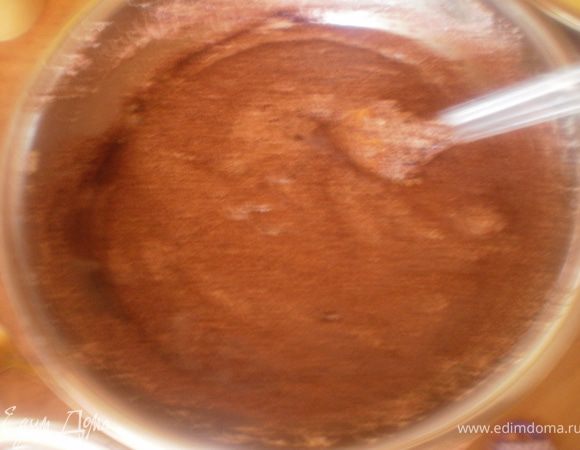 Соединить белковую пену с растопленным шоколадом.