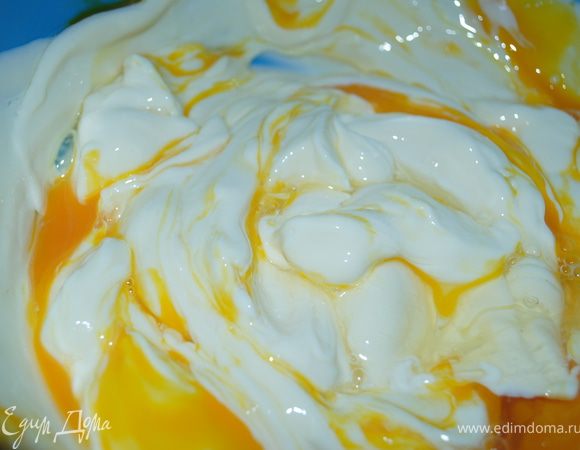 Добавить желтки