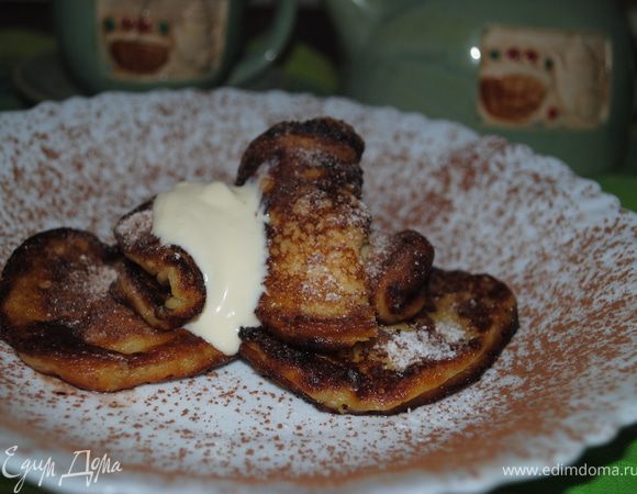 Подавать с сметаной и чаем!!