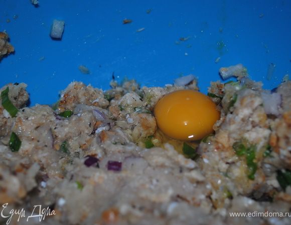 Добавить я йца и еще раз вымешать.