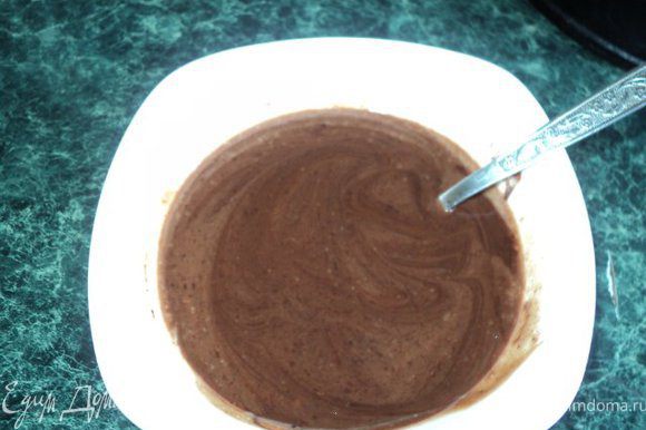 Растопить шоколад вместе со сливками и маслом.