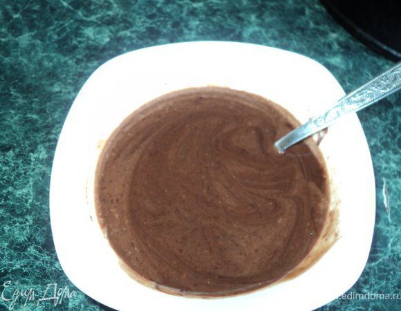 Растопить шоколад вместе со сливками и маслом.