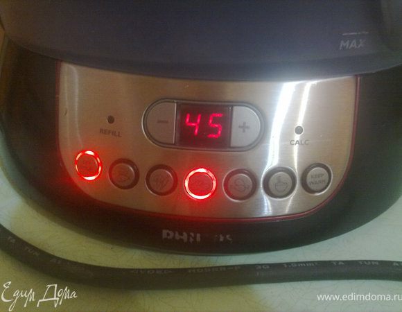 выставляем таймер на 45 мин. через 20 мин. филе готово, достаем его. а рис оставляем еще на 20-25 мин.