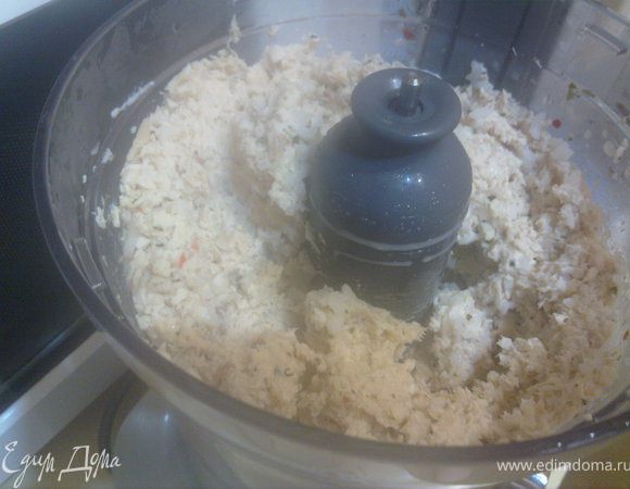 вернемся с нашему пудингу) готовые куриное мясо и рис измельчить в блендере или 2 раза пропустить через мясорубку