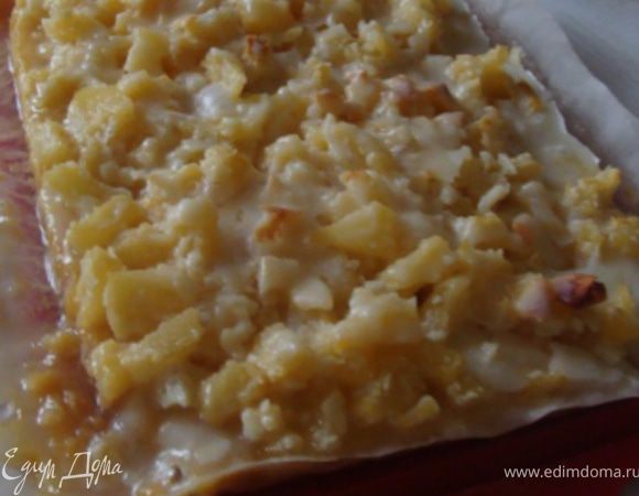 Охладить, вынуть из формы, а затем разрезать на квадратики.