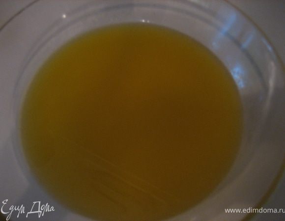 Масло аккуратно растопить на водяной бане, не доводя до кипения. Духовку разогреть до 180 град.