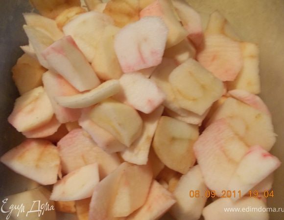 яблоки чистим и режем