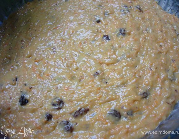 Соедени все ингредиенты и вылей в форму смазаную сливочным маслом