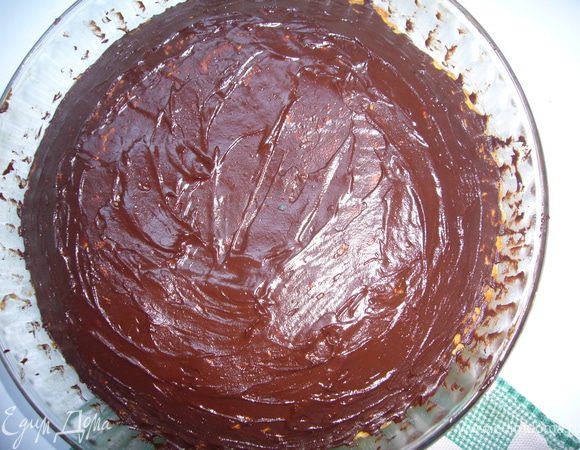 Покрыть остывший пирог шоколадом