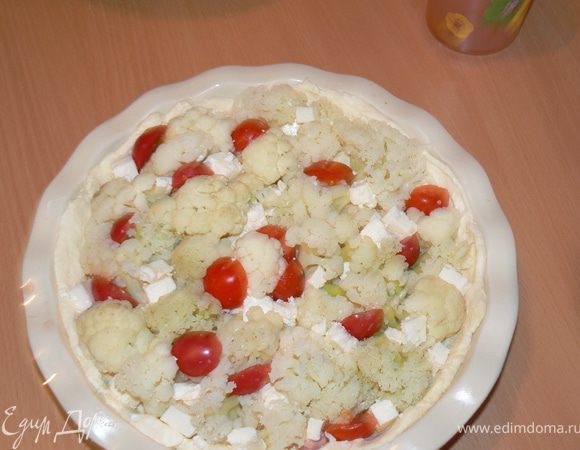 Далее выкладываем помидоры