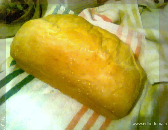 Выпекайте в разогретой до 160°C духовке до готовности. У меня пекся часа полтора вместо часа. Наверное, время запекания зависит от формы. Основная масса кунжута у меня слетела с готового хлеба. Так что поверхность предварительно лучше смазать маслом, чего я не сделала. Готовый хлеб заверните в полотенце на некоторое время. Приятного аппетита!