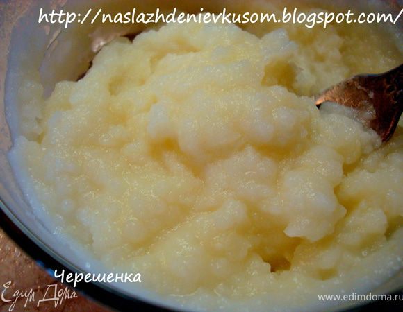 Сделать пюре с добавлением молока… Если пюре осталось с вечера, то молоко добавляем горячее и хорошо размешиваем, оно должно быть не слишком густым, но и не жидким, средним…