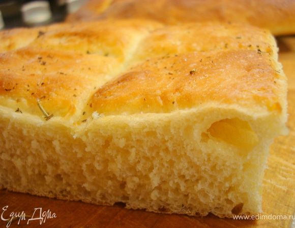 Картофельная фокачча получилась просто чудесная, с пряным ароматом прованских трав и мягкой, пористой текстурой… Попробуйте, я вам советую!!! Это моя любимая фокачча!!!