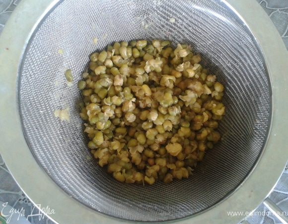 Отварить маш так, чтобы он разварился. 