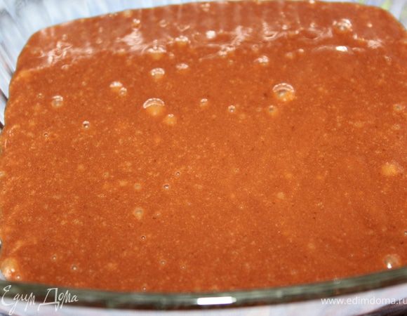 Выкладываем массу в форму для СВЧ, форма должна быть выше, чем сама масса, так как масса увеличится в объеме.