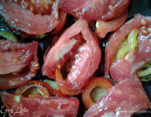 Потом выложить помидоры на каждую башенку.