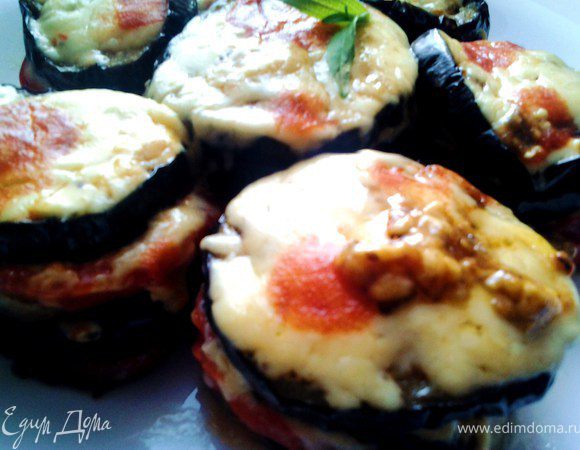 Так же сформировать еще 2, з слоя и поставить в разогретую до 150 гр. духовку на 20 минут. Подавать горячим.