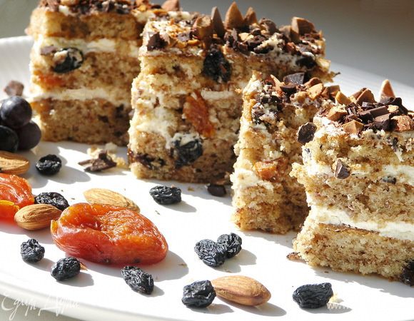 Убираем в холодильник не менее чем на 3-4 часа.Ну а после можно смело кушать и угощать друзей и любимых:)Приятного аппетита!