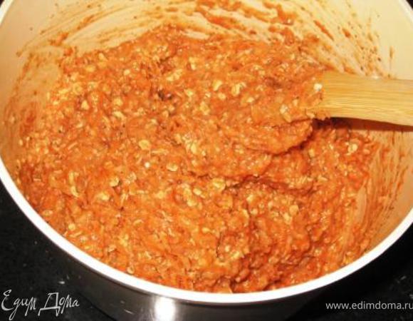 Последними добавляем хлопья и мешаем мин. 5. Вот так выглядит наше тесто.
