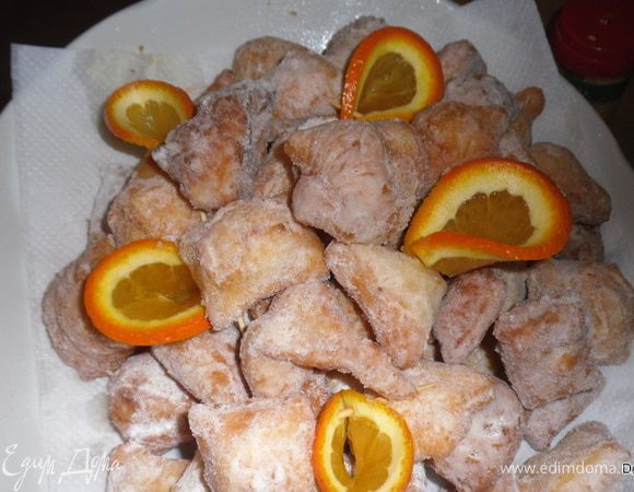 Выложить подушечки на салфетки, чтобы стек лишний жир.А затем, когда они остынут обсыпать их сахарной пудрой(!).Приятного аппетита!!