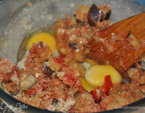 Добавить яйца. Перемешать.