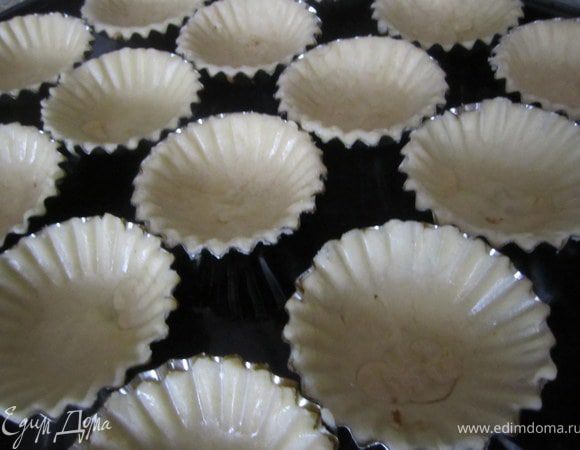 Поставить на противень.