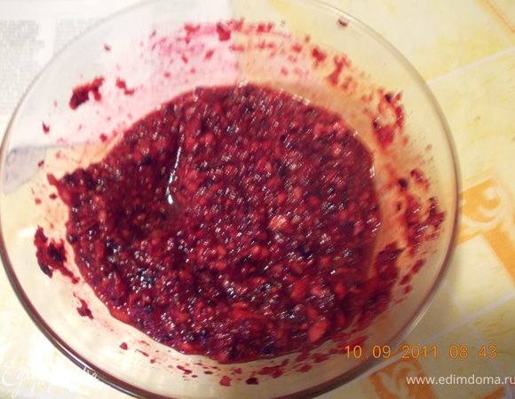 выкладываем в стеклянную посуду, добавляем сахар и ставим в микроволновку на 6-8 минут