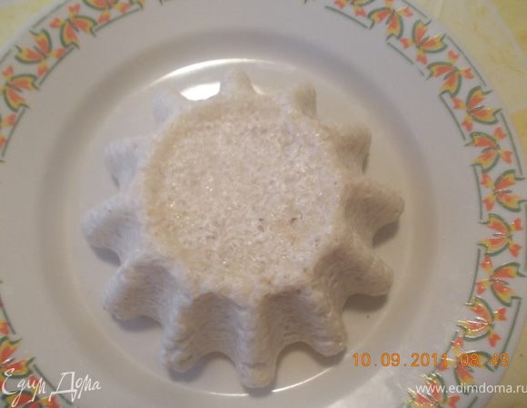 достаём наш крупеник из духовки, переворачиваем на тарелку