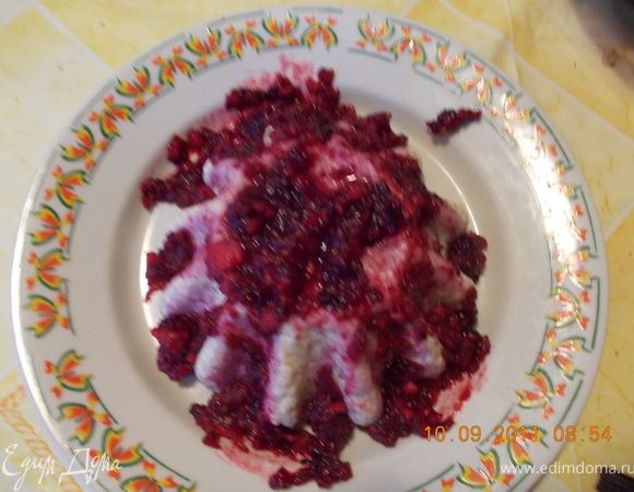 и поливаем ягодным соусом.
   