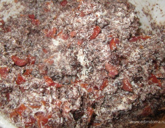 Добавить крошку, хорошо перемешать.