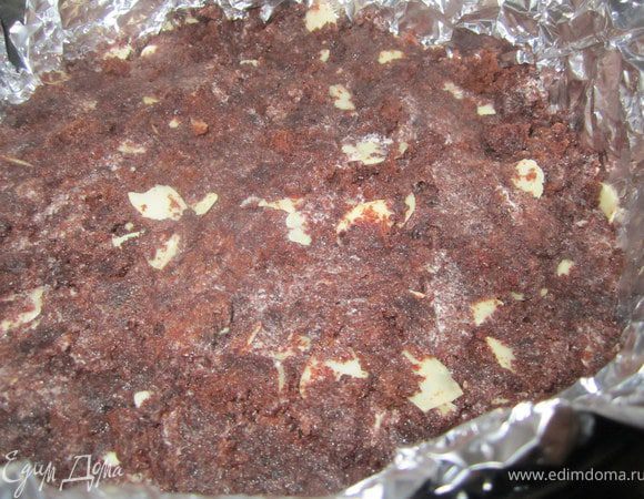 Получившеюся "картошку" выложить в форму с фольгой. Поставить в холодильник.