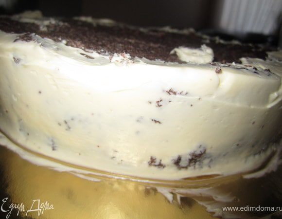 Обмазать бока кремом.