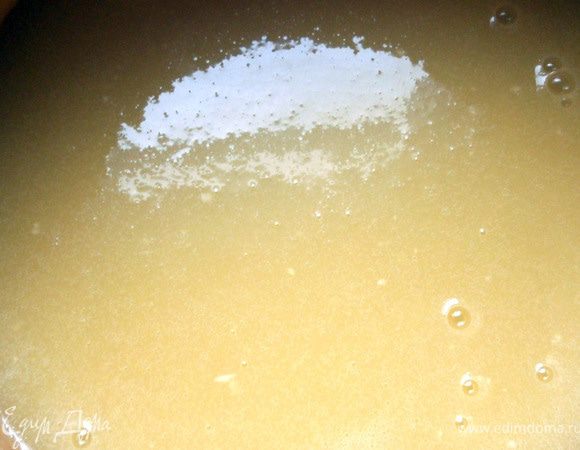 Шоколад растопить на водяной бане.