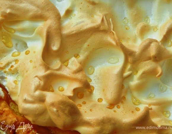 Достать из духовки и дать полностью остыть.По мере остывания на суфле будут выступать капельки влаги.