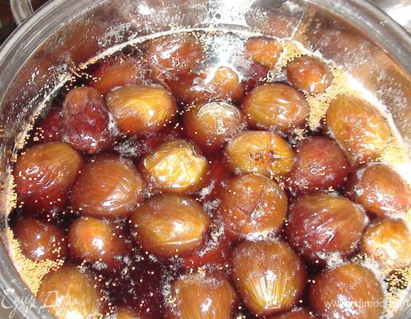 Полностью остудите и вновь доведите до кипения, варите 5 минут и остудите. 