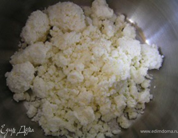 Для теста творог растереть с сахаром,