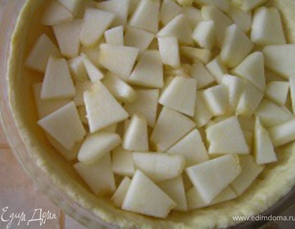 Выложить кусочки дыни,