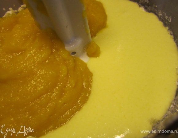 Добавить тыквенное пюре.Перемешать.