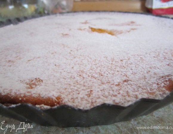 Пирог после выпечки можно присыпать сахарной пудрой.