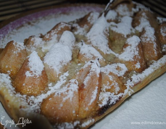 Когда франжипан будет готов, вынимаем из духовки, охлаждаем и украшаем сахарной пудрой