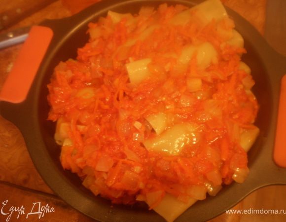 Выложить на каннелони томатный соус, запекать при 160-180 градусах 20 минут.