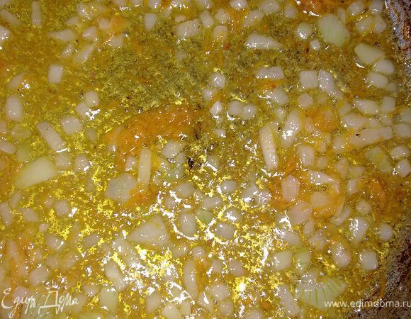 поджарить на раст.масле сначало лук и морковку