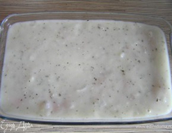 и залить соусом.